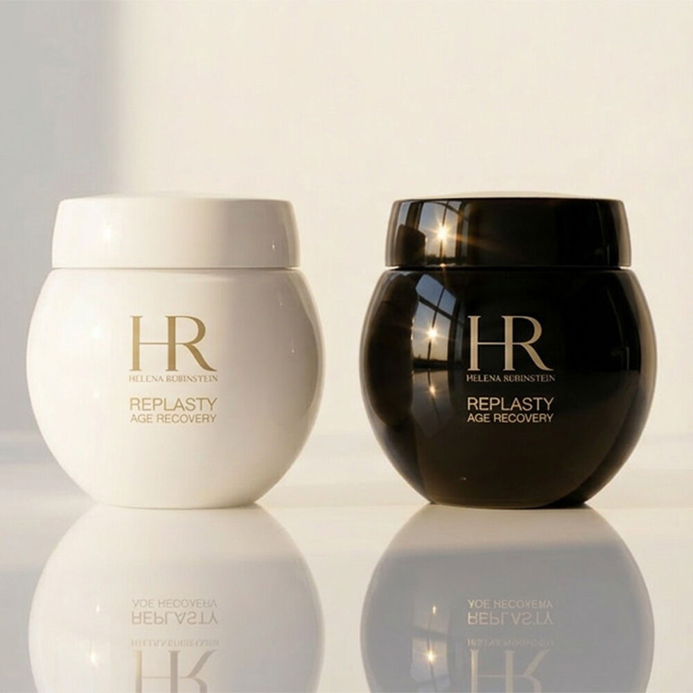 Replasty Age Recovery Day potten in een romige witte textuurwerveling.​