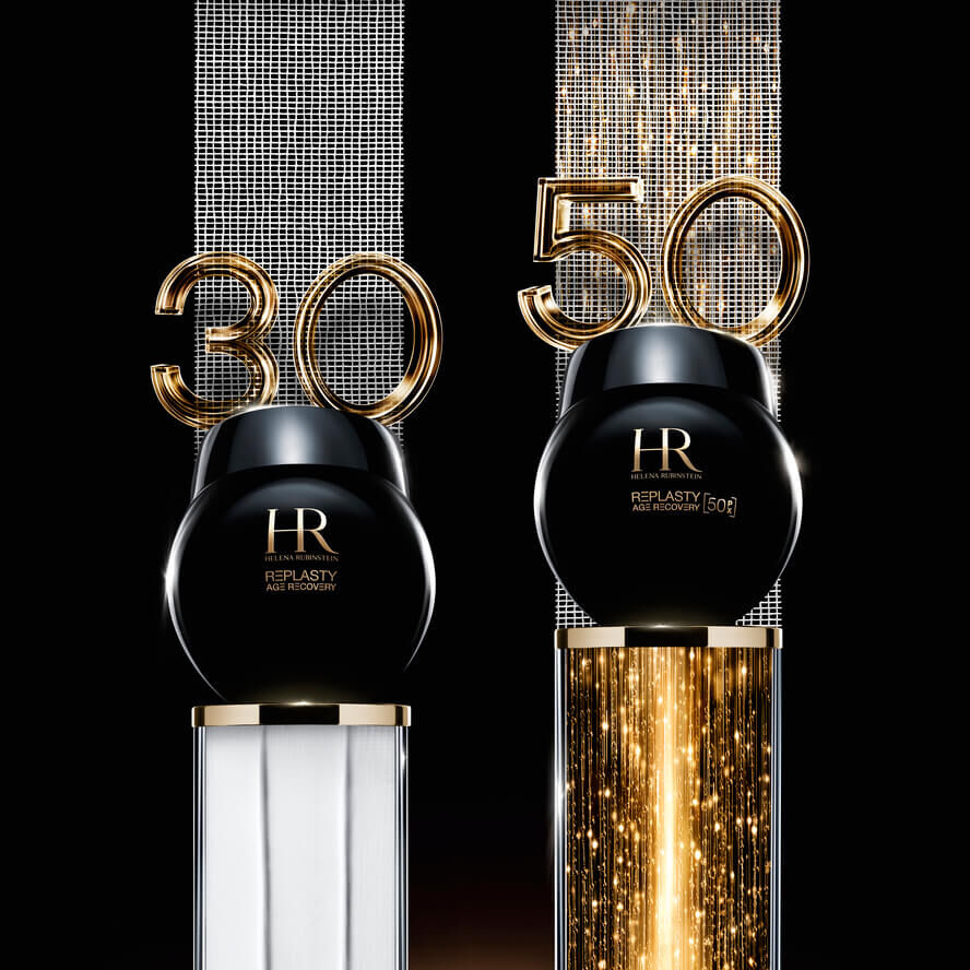 Twee zwarte "Helena Rubinstein Re-Plasty" cremepotten op standaarden, met lichtgevende gouden cijfers "30" en "50" op de achtergrond, op een zwarte achtergrond.